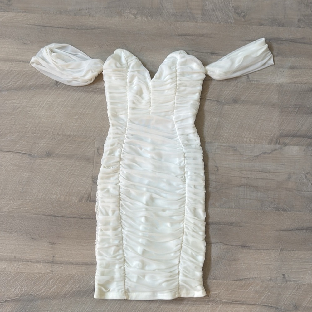 Selfie Leslie Dress Women’s Small White Ruched Mini Off the shoulder